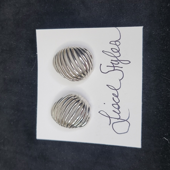 Monet Earrings Silver Tone Studs Classic Everyday Preppy Style Timeless Casual - Picture 2 of 5